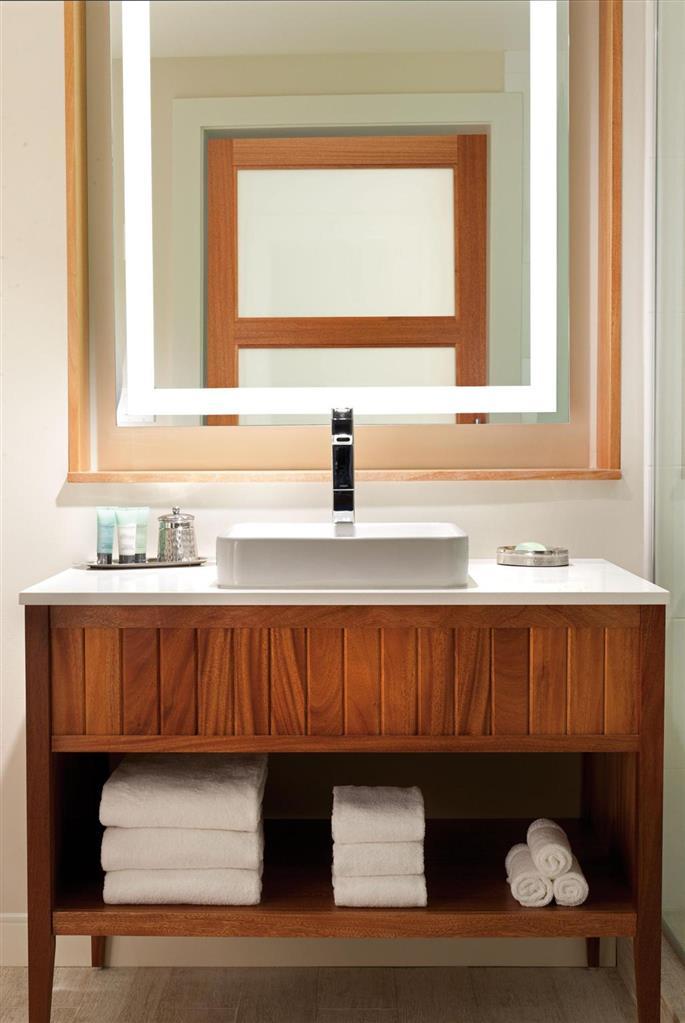 West Street Hotel Bar Harbor Room photo